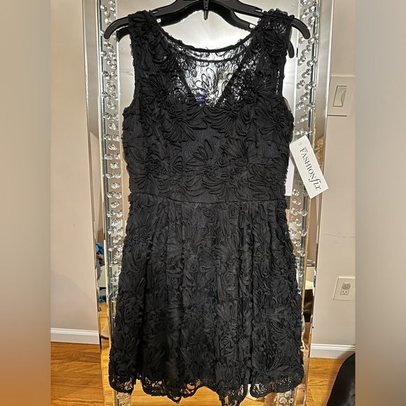 Dress - Picture 2 of 3